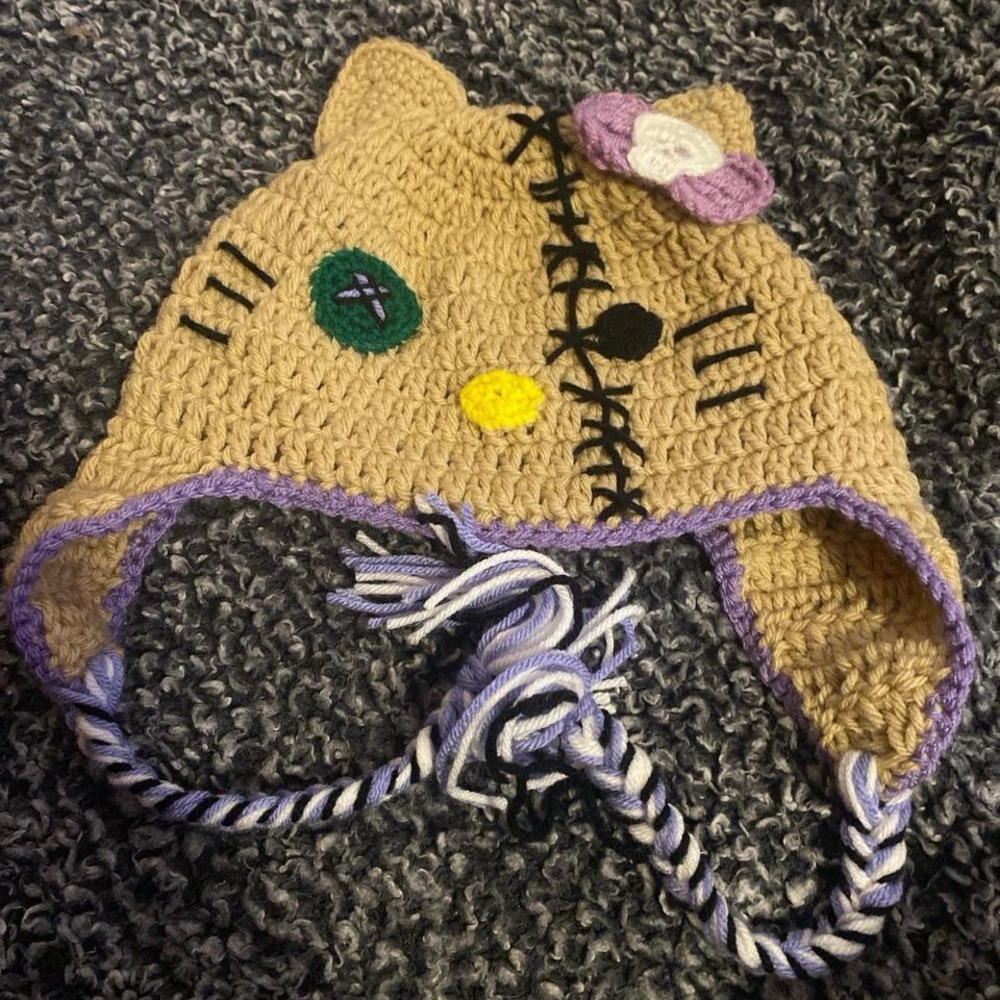Zombie hello kitty hat